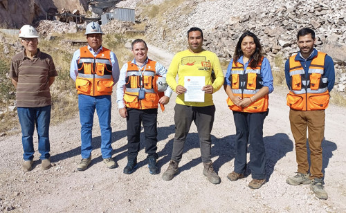 Mineros de Pelequén reciben ayuda de Codelco para limpieza de sus faenas