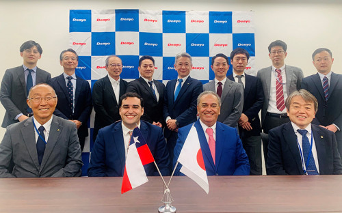 Schwager firma convenio con empresa japonesa para impulsar minería en el cono sur
