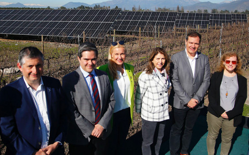 Comisaria Europea de Energía visita proyecto fotovoltaico de la Región Metropolitana