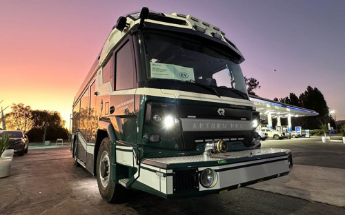 Bomberos de Santiago refuerza su flota con la llegada del primer carro bomba eléctrico de Latinoamérica