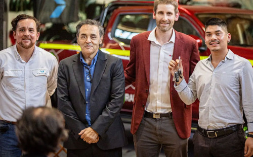 Diez vehículos dedicados a la minería: Entregan flota de camionetas eléctricas 4x4 por primera vez en Chile