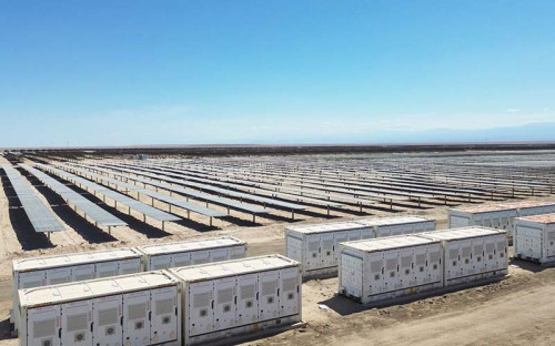 Inauguran la planta solar con almacenamiento en baterías más grande de América Latina en la Región de Antofagasta