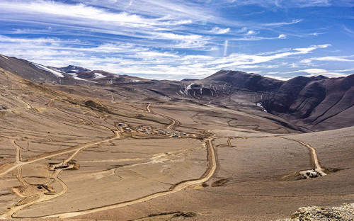Argentina: Anuncian uno de los mayores yacimientos de cobre, plata y oro del mundo en el distrito Vicuña