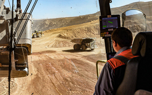 Ministro Hales disminuyó más de un 16 las emisiones en caminos mina con herramienta Smart Road