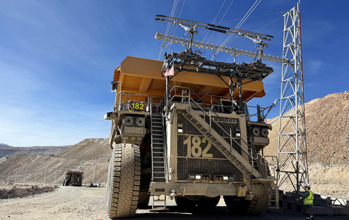 Collahuasi implementa el primer sistema Trolley Assist de Sudamérica para electrificar camiones mineros