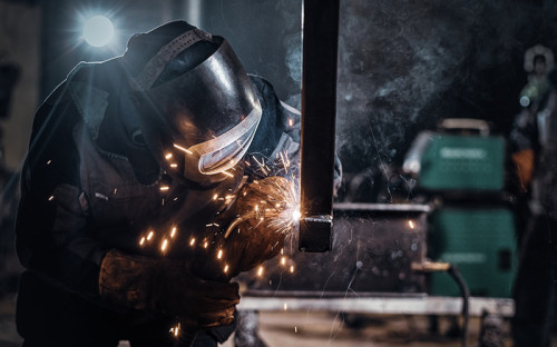 Bajo desempeño del hierro y acero incide en caída de 2 del sector metalúrgico metalmecánico en noviembre