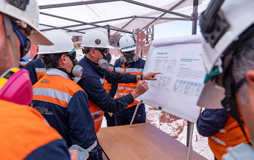 Antucoya puso en marcha innovador sistema de control de polvo que reduce en un 40 las emisiones de material particulado