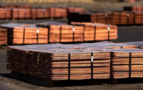 Experto en economía minera advierte riesgos: “Precios altos del cobre generan expectativas difíciles de sostener”