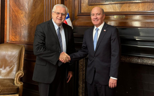 Ministro de Hacienda recibe al presidente del directorio de Codelco para abordar resultados y desafíos de la empresa
