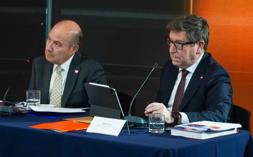 Biministro Mas advierte por endeudamiento de Codelco y plantea foco en eficiencia operativa